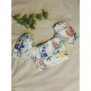 Urban Outfitters Elsie White‎ Floral Cropped Puff Sleeve Top Size Small Summer